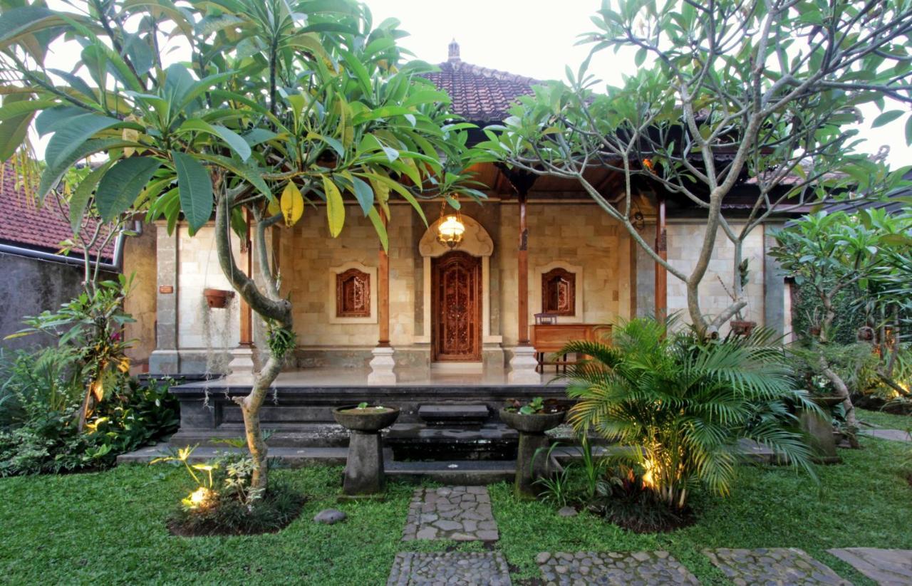 Sari House Ubud - Balinese Style Homestay Exterior photo