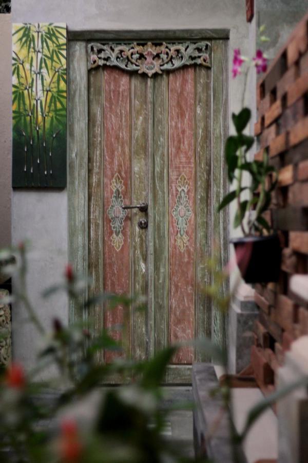 Sari House Ubud - Balinese Style Homestay Exterior photo