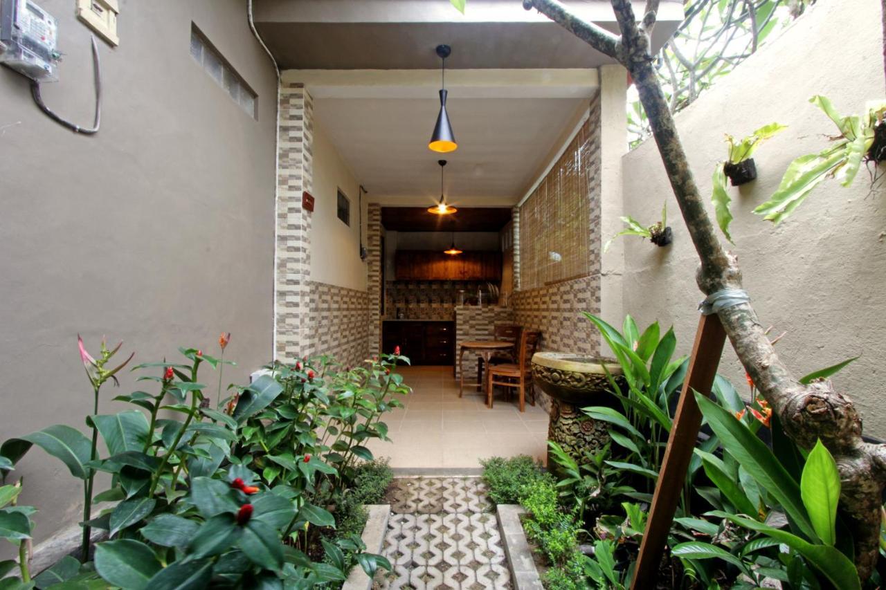 Sari House Ubud - Balinese Style Homestay Exterior photo
